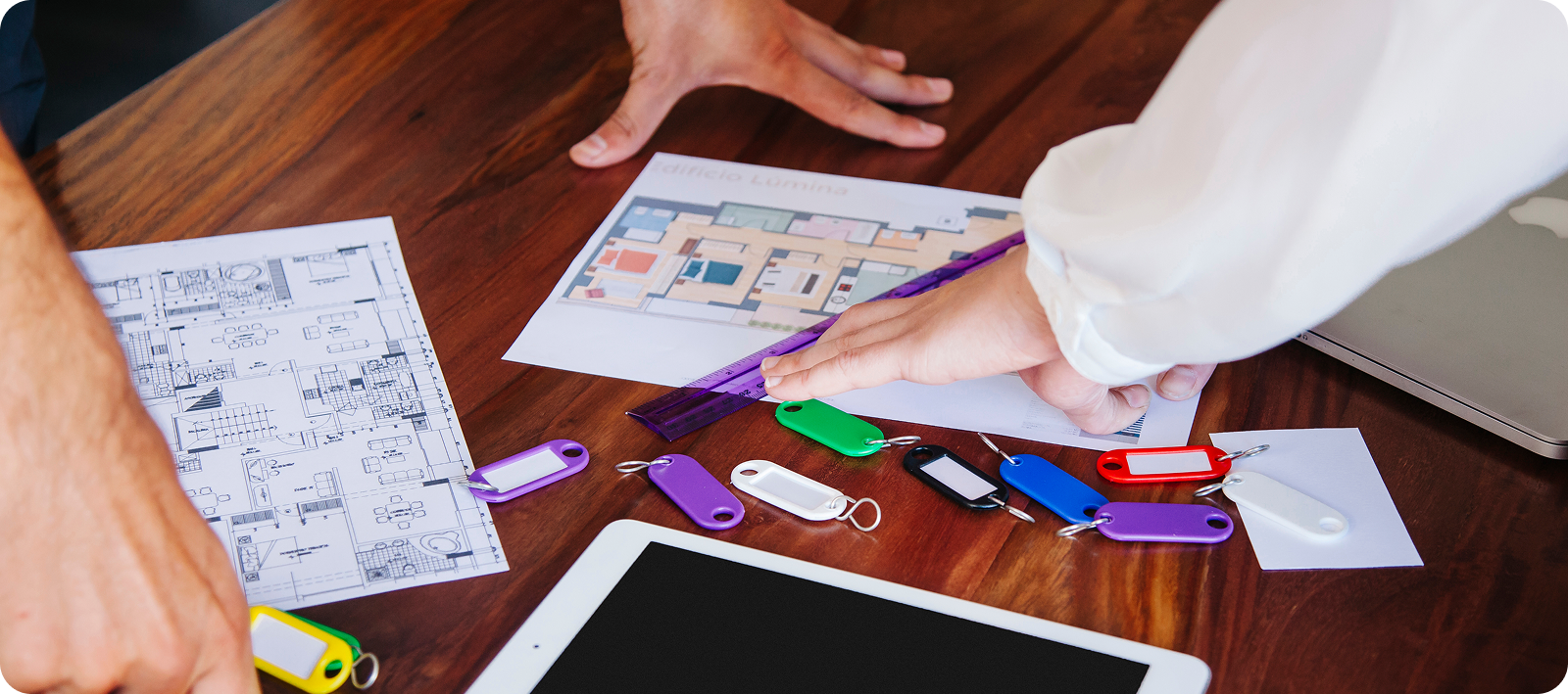 Photo illustrating responsive web design considerations 8