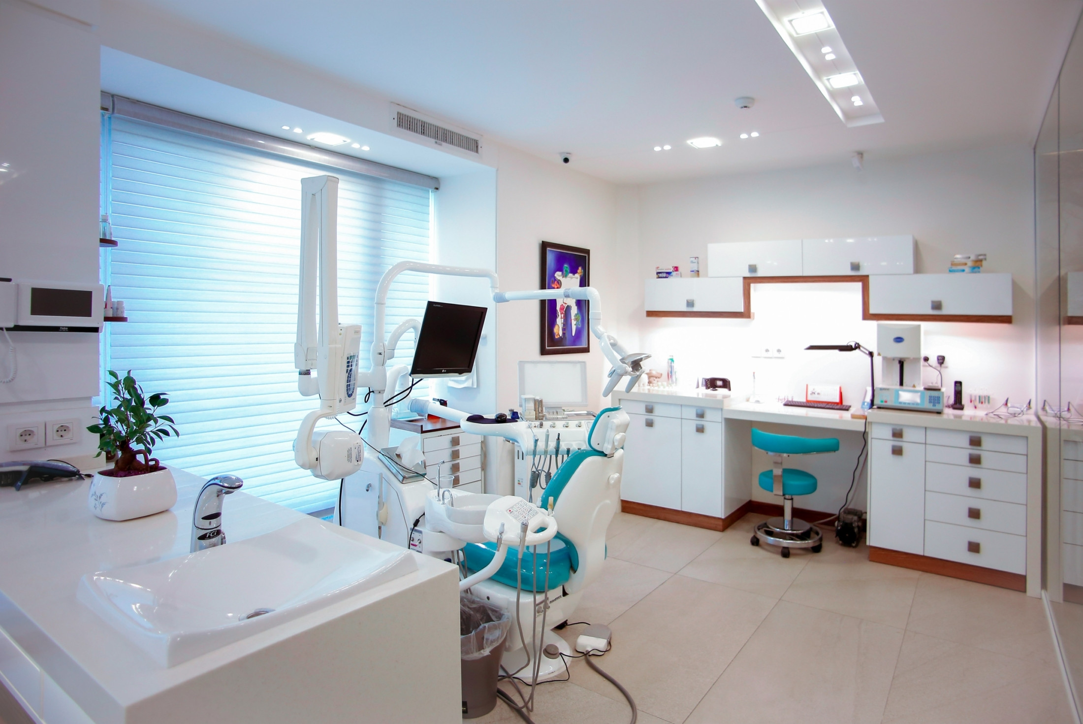 Photo illustrating custom dental web design 6