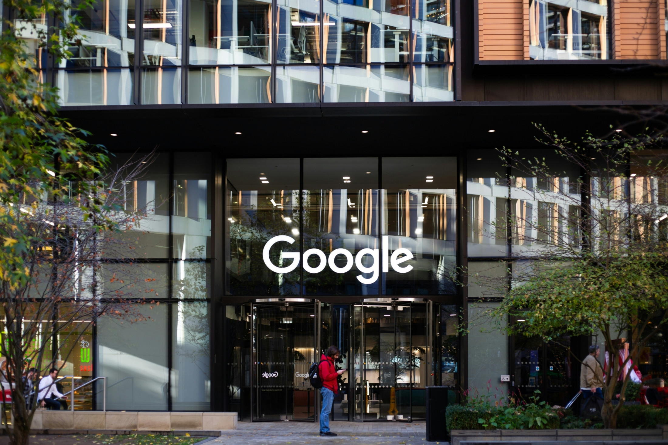 Photo illustrating google search network vs display network 2